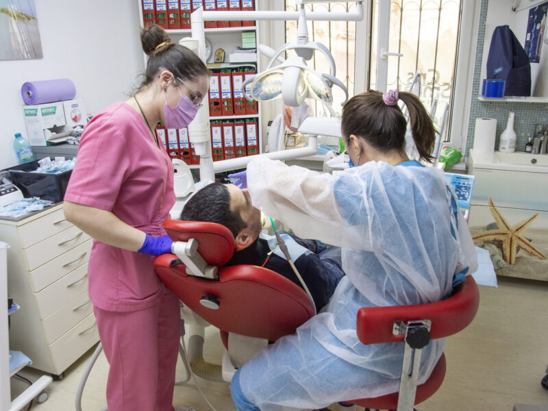 Mituri și realități despre implanturile dentare: Adevărul despre aceste proceduri