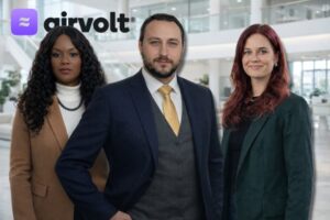 Airvolt Inc. își consolidează leadershipul global prin numirile Angelei Mincey, Chief Operations Offficer, și ale lui Alice Alieva, Advisor pentru Relația cu Investitorii   Austin, TX – Middletown, DE – Bucharest, RO – Istanbul, TR — Airvolt Inc., compania de tehnologie media și infrastructură pentru aer curat care redeﬁnește publicitatea out-of-home responsabilă, anunță astăzi numirea Angelei Mincey, MBA în funcția de Co-Fondator și Director Operațional (Chief Operating Ofﬁcer), precum și a lui Alice Alieva în rolul de Consilier Strategic pentru Relații cu Investitorii.  Aceste numiri reﬂectă angajamentul continuu al Airvolt de a construi o infrastructură durabilă, etică și pregătită pentru standarde instituționale, la intersecția dintre aer curat, media și încrederea publică.   Angela Mincey, MBA, numită Co-Fondator și Director Operațional