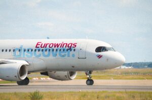 Totul despre zborurile cu escală: Riscuri și avantaje